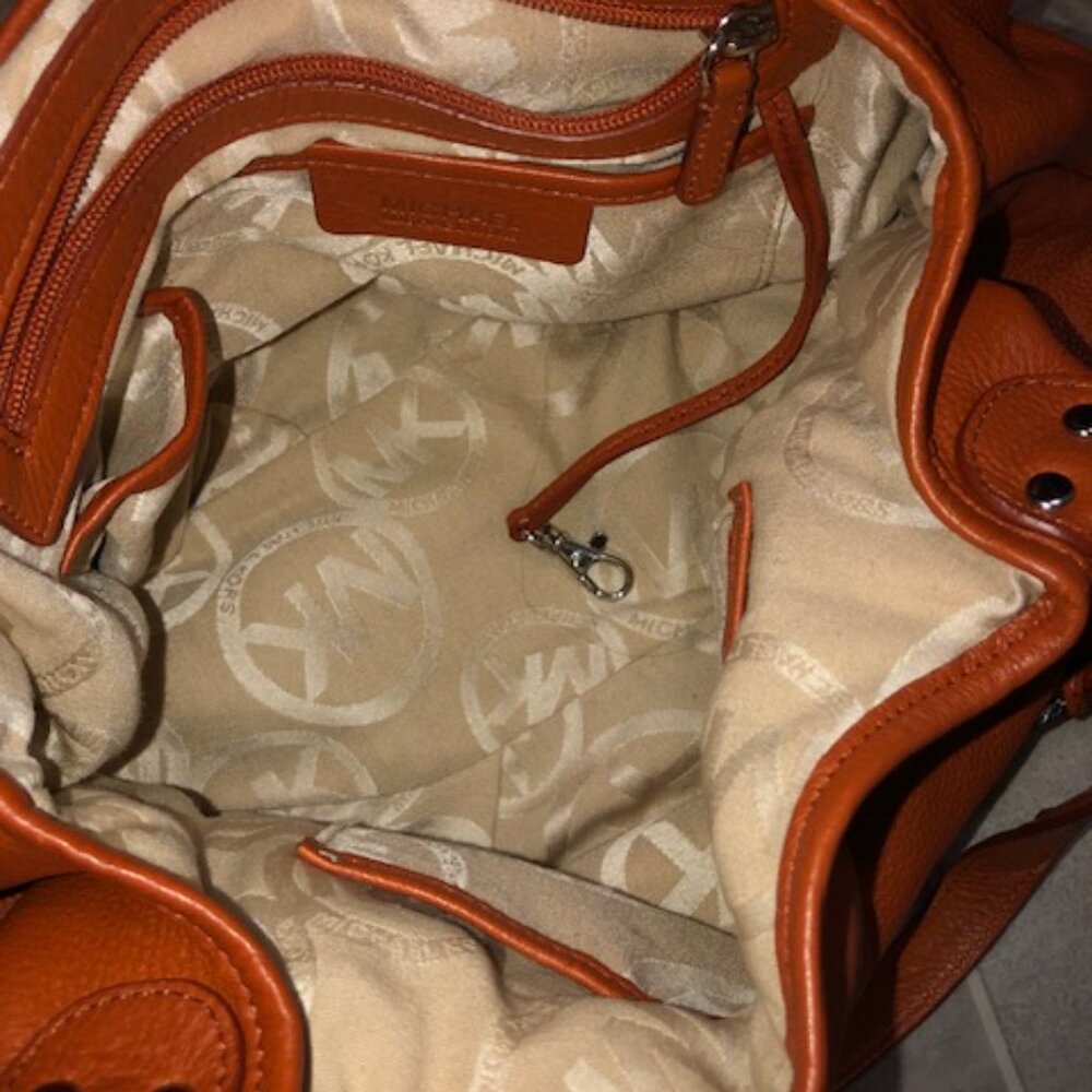 Michael Kors Leather Hobo Bag EUC - Picture 11 of 16